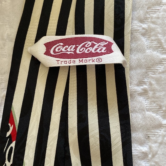Coca Cola trade mark tie - Picture 5 of 8